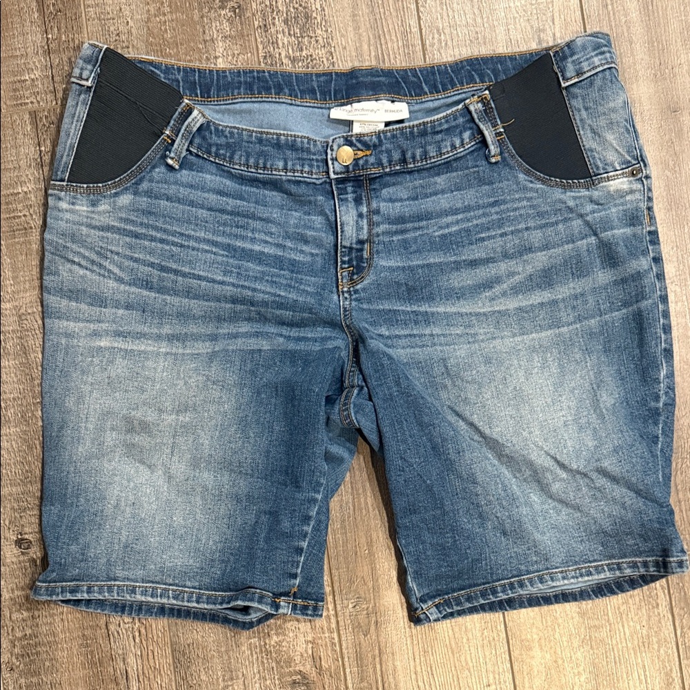 🔥Liz Lange Blue Denim Maternity Shorts